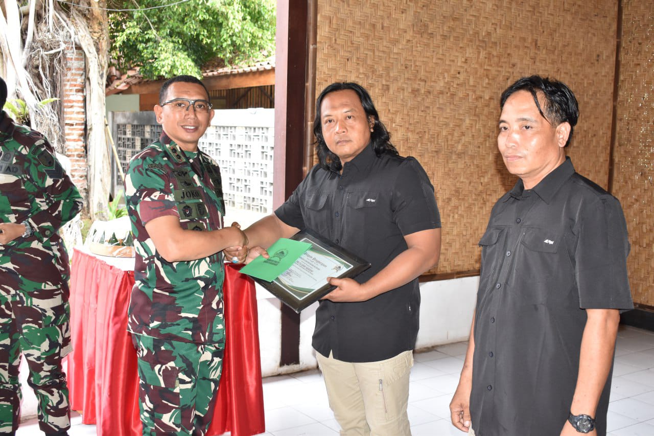 Dandim 0825/Banyuwangi Berikan Penghargaan Prajurit Berprestasi