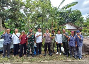 Dinas Kehutanan Jatim Serahkan Bantuan Alat Produktif untuk KTH Desa Bayu