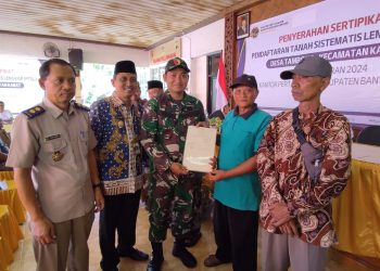 Penyerahan Sertifikat Program Pendaftaran Tanah Sistematis Lengkap (PTSL) di Desa Tambong: 1.146 Warga Terima Kepastian Hukum atas Tanah
