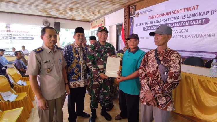 Penyerahan Sertifikat Program Pendaftaran Tanah Sistematis Lengkap (PTSL) di Desa Tambong: 1.146 Warga Terima Kepastian Hukum atas Tanah