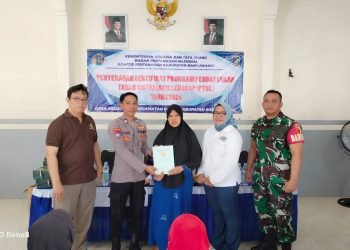 960 Warga Desa Kedayunan Terima Sertifikat PTSL