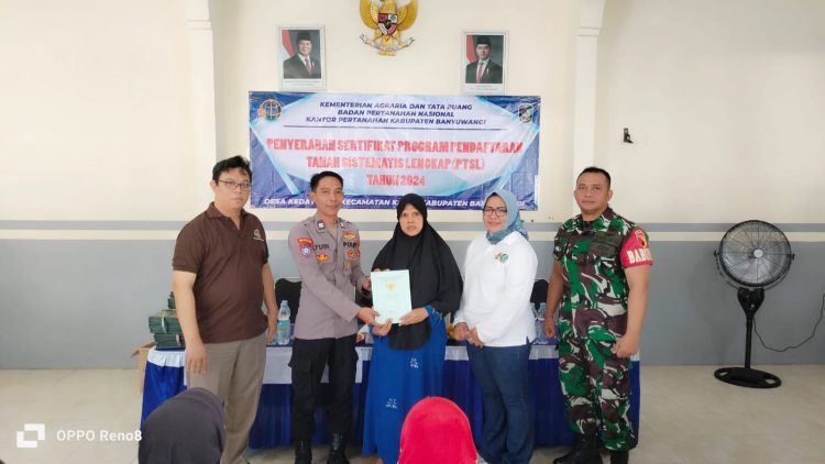 960 Warga Desa Kedayunan Terima Sertifikat PTSL 960 Warga Desa Kedayunan Terima Sertifikat PTSL