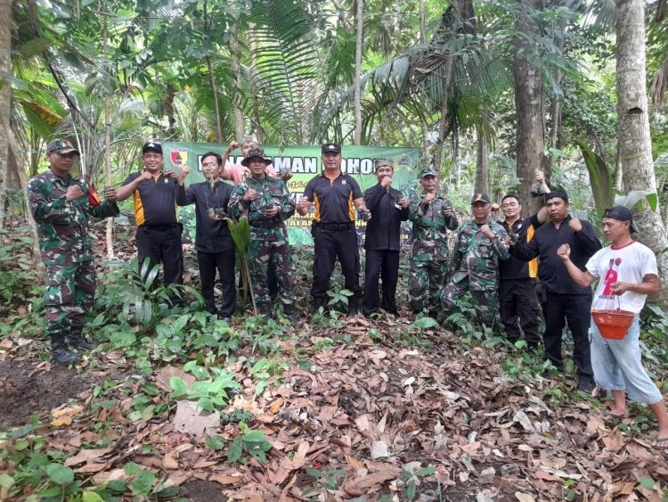 Koramil 0825/02 Giri Tanam 100 Pohon Sukun di Goa Sodong, Dorong Pelestarian Lingkungan dan Wisata
