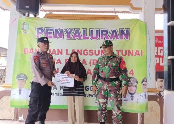 Babinsa Desa Kedunggebang Awasi Penyaluran BLT-DD 2024, Pastikan Bantuan Sampai ke Warga yang Tepat