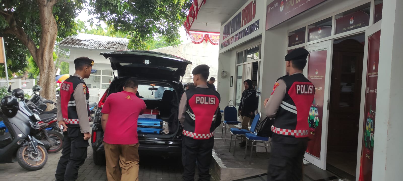 Polresta Banyuwangi Pastikan Pengiriman Hasil Pilgub Jatim ke KPU Aman dan Transparan
