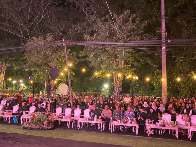 Babinsa Berperan Aktif Amankan Festival Kuwung 2024 di Banyuwangi