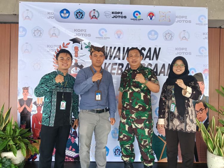Kasdim 0825/Banyuwangi Ajak Mahasiswa Poliwangi Bangun Generasi Emas Melalui Wawasan Kebangsaan