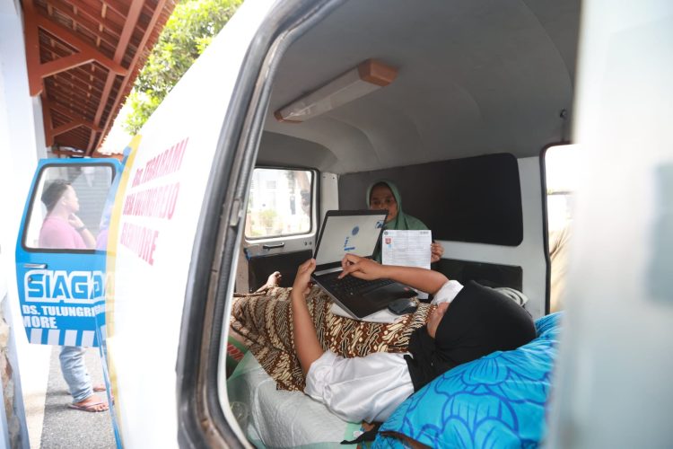 Inspirasi Perjuangan: Peserta PPPK Banyuwangi Ikuti Ujian di Ambulans Pasca Melahirkan