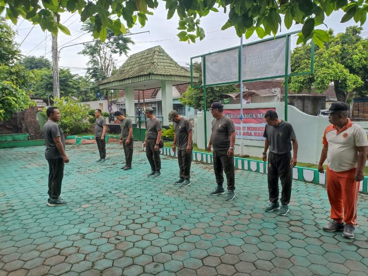 Koramil 0825/06 Gambiran Tingkatkan Soliditas dan Kebugaran Melalui Olahraga Rutin