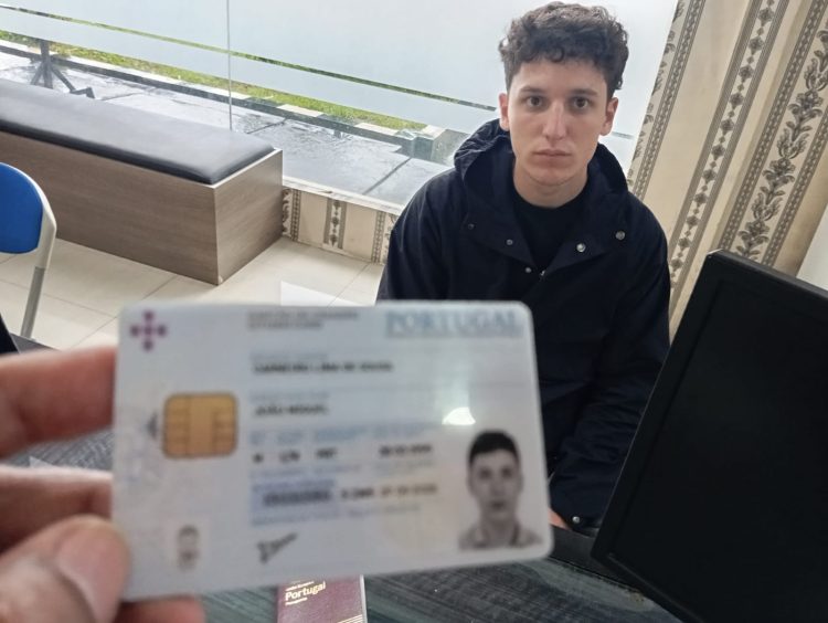 Polresta Banyuwangi Temukan Telepon Genggam WNA Portugal yang Hilang di Terminal Karangente