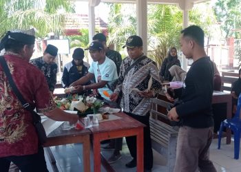 Babinsa Kedungringin Rayakan Keberhasilan Pilkada Serentak 2024 di Balai Desa