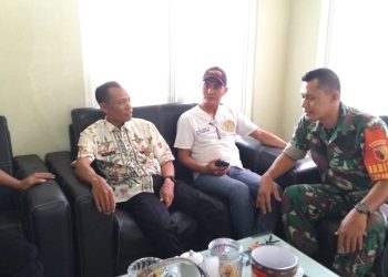 Babinsa Desa Sepanjang Perkuat Hubungan dengan Kades dan Perangkat Desa Melalui Komsos Rutin