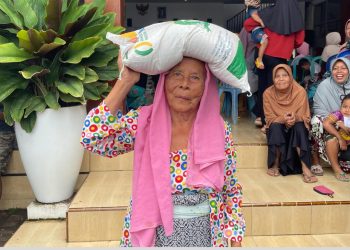 Perum BULOG Banyuwangi Salurkan 1,29 Juta Kg Beras untuk 129 Ribu Keluarga di Tahap III Banpang 2024