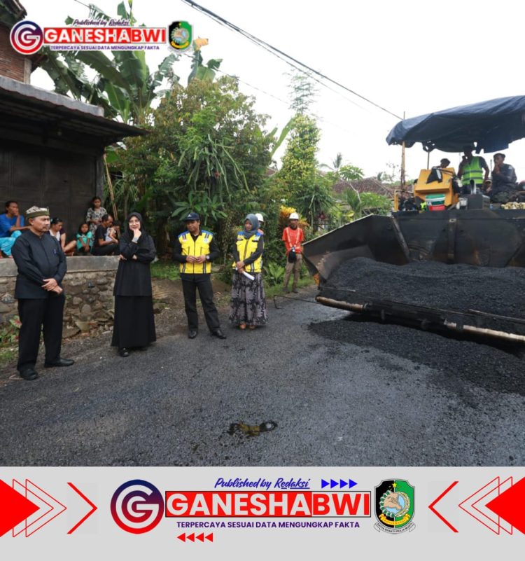 Jelang Akhir Tahun, Bupati Ipuk Pantau Langsung Progres Pembangunan Jalan