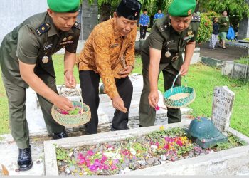 Hari Juang Kartika TNI AD ke-79: Kodim 0825/Banyuwangi Gelar Ziarah dan Tabur Bunga di TMP