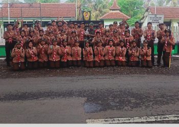 Babinsa Koramil Tegaldlimo Latih Siswa SMA Negeri 1 dengan PBB dan Wawasan Kebangsaan