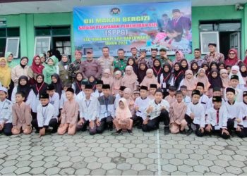 Forkopimda Banyuwangi Bagikan Makanan Bergizi di SDN 2 Karangbendo
