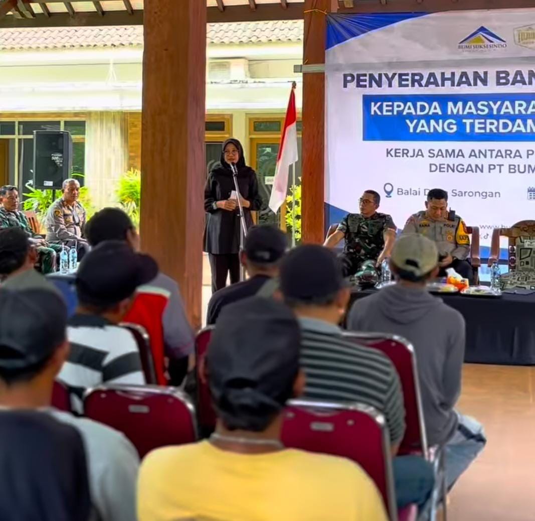 Dandim 0825 Banyuwangi Kunjungi Korban Longsor di Sarongan, Serahkan Bantuan untuk Pemulihan