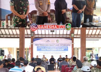 Dandim 0825 Banyuwangi Kunjungi Korban Longsor di Sarongan, Serahkan Bantuan untuk Pemulihan
