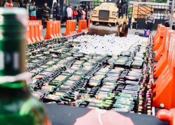Polresta Banyuwangi Tegaskan Keamanan Nataru dengan Pemusnahan Ribuan Miras dan Knalpot Brong
