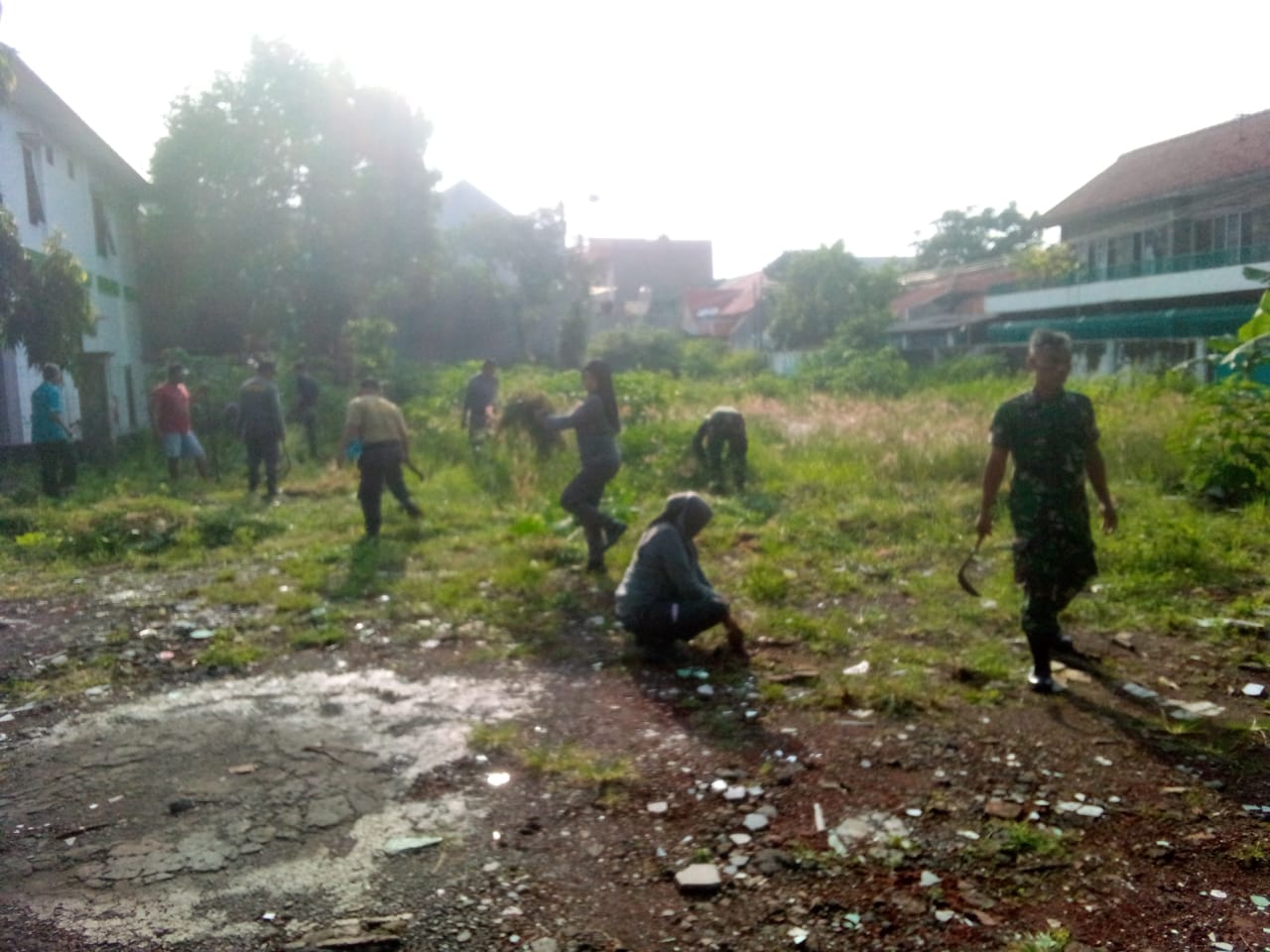 Tingkatkan Kebersihan, Koramil 03/Serengan Gelar Kerja Bakti Bersama Warga