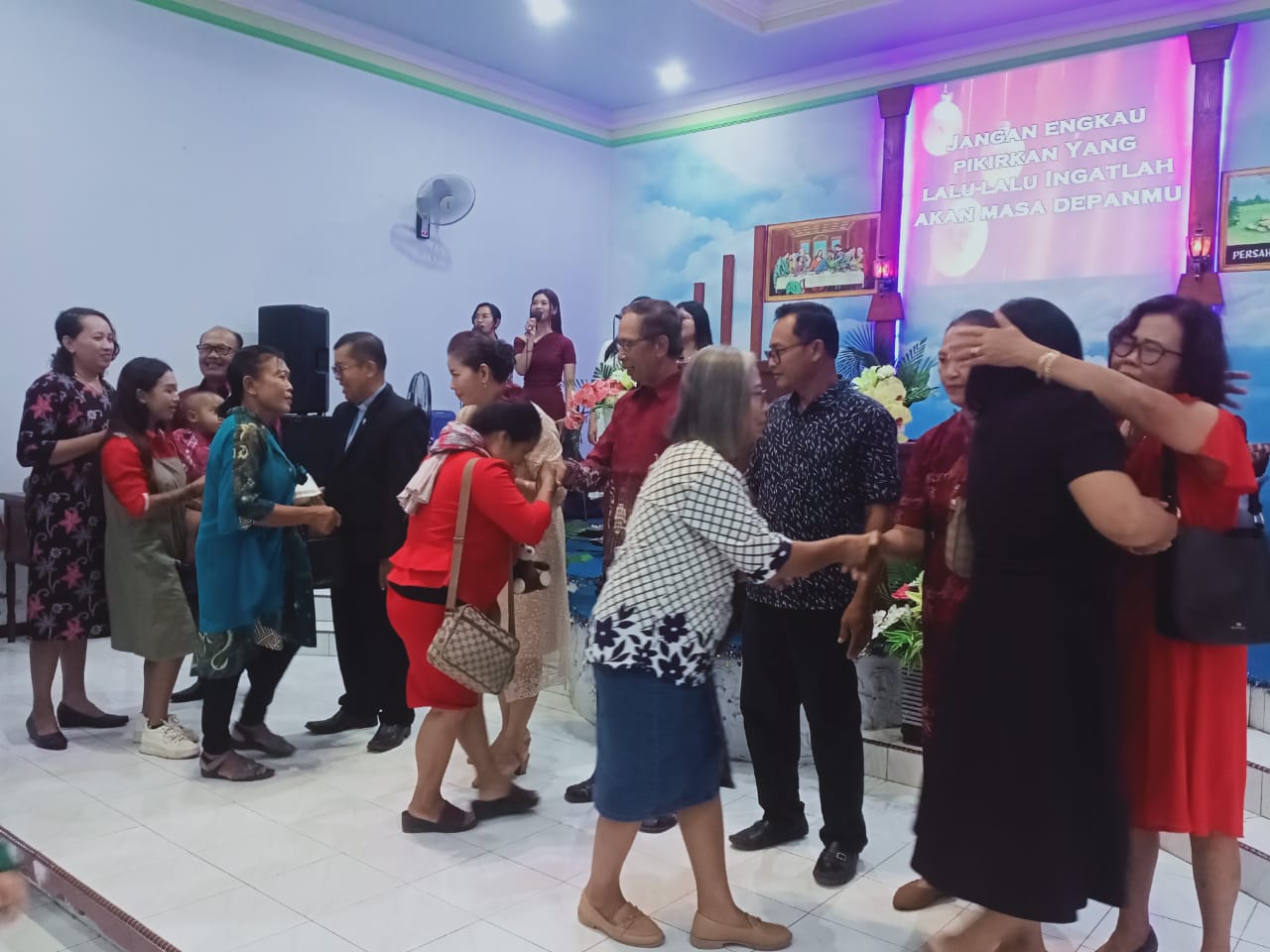 Babinsa Koramil 0825/09 Tegaldlimo Kawal Khidmatnya Ibadah Natal di Gereja Mawar Saron