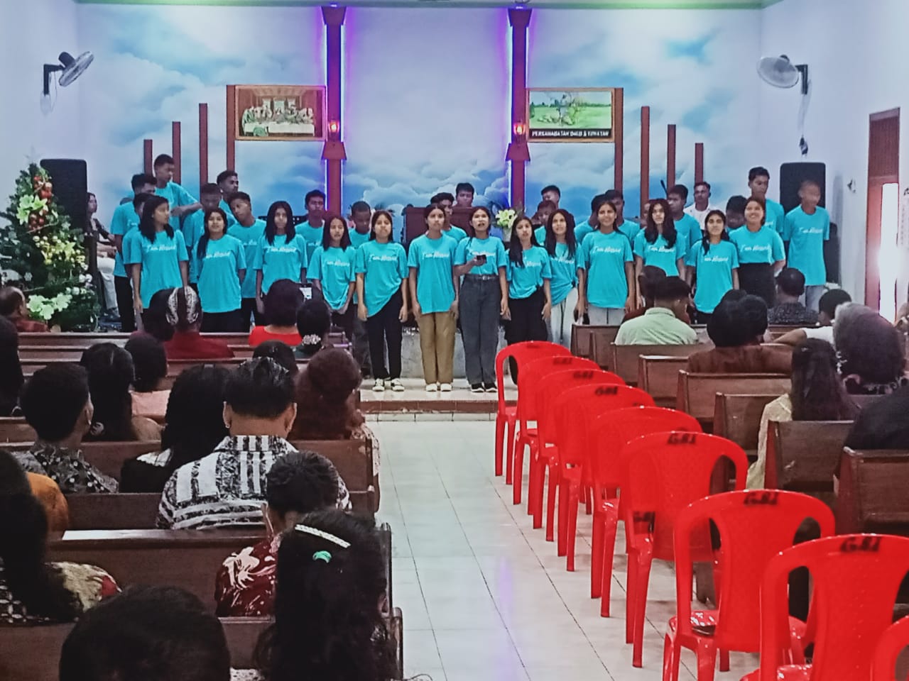 Babinsa Koramil 0825/09 Tegaldlimo Kawal Khidmatnya Ibadah Natal di Gereja Mawar Saron