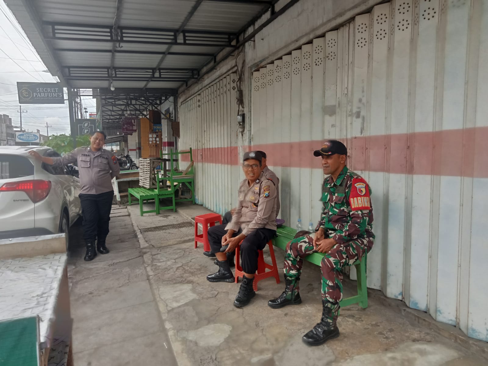 Babinsa Koramil 0825/17 Muncar Pantau Kebaktian Natal di GPDI El Shaddai Sumberayu dengan Lancar