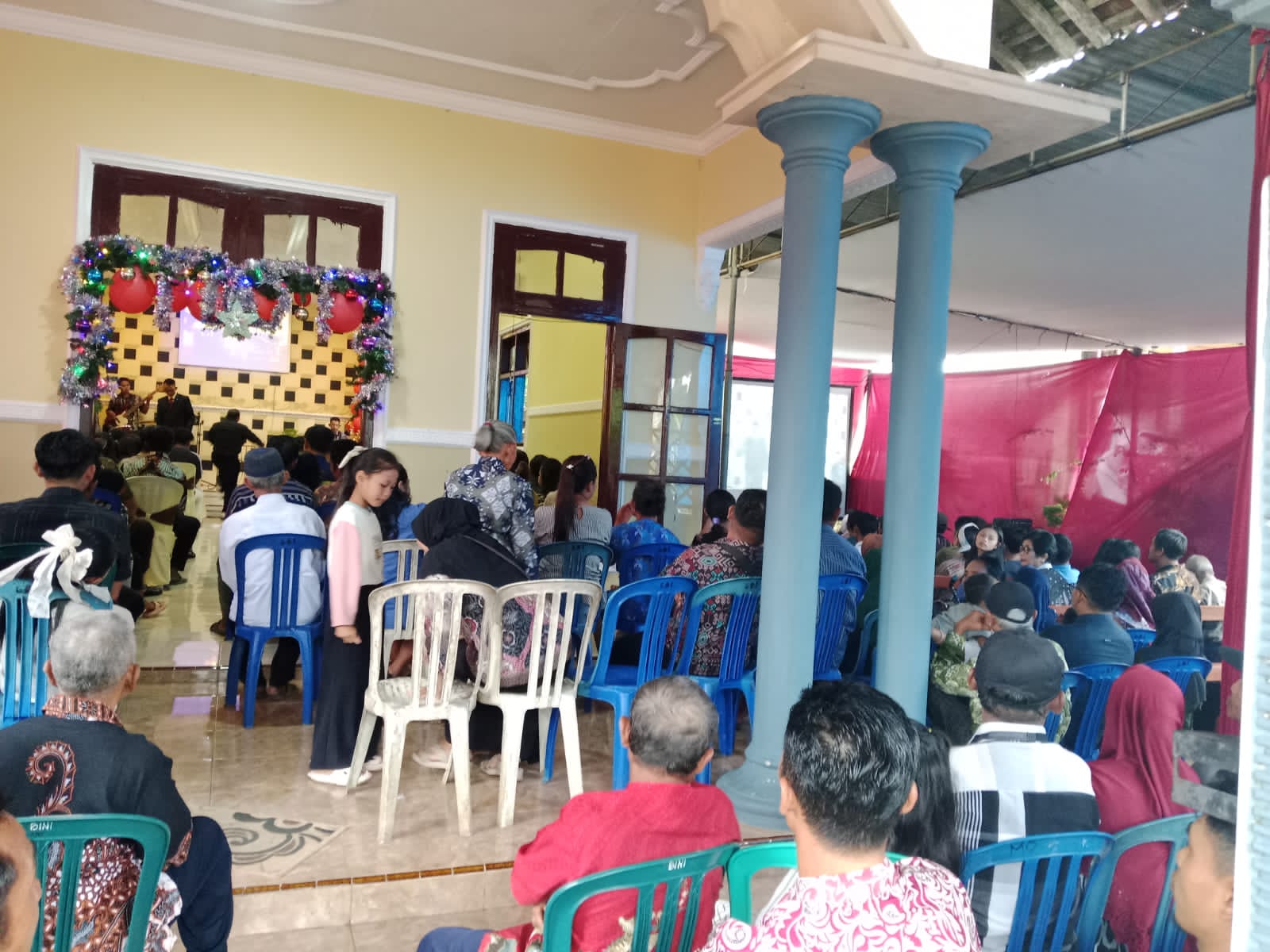 Babinsa Jambewangi Pantau Perayaan Natal di Gereja Bethel Indonesia