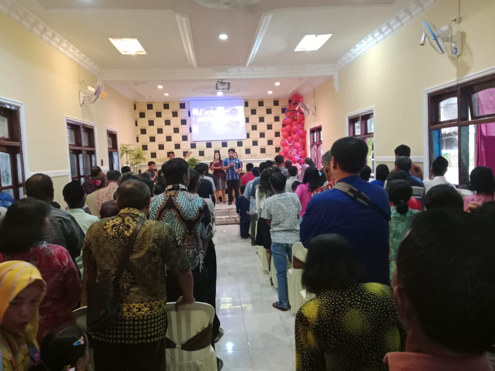 Babinsa Jambewangi Pantau Perayaan Natal di Gereja Bethel Indonesia