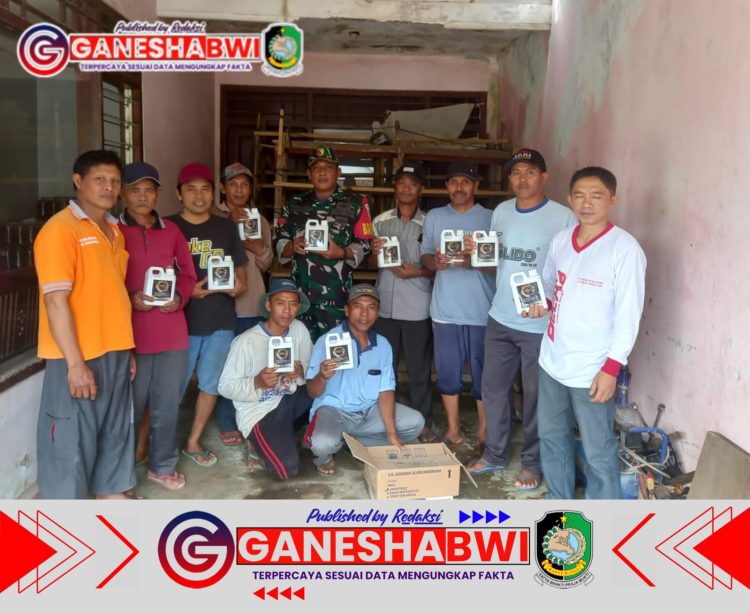 Babinsa Koramil Songgon Dampingi Penyerahan Bantuan Pertanian untuk Tingkatkan Produktivitas Petani Desa Bayu