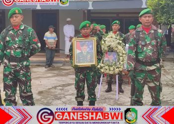 Upacara Militer, Penghormatan Terakhir untuk Sertu (Purn) I Dewa Ketut Sari di Banyuwangi