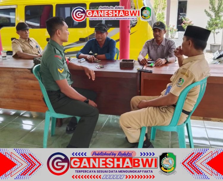 Babinsa Dadapan Gelar Rapat Komsos Bahas Keamanan dan Ketertiban Desa