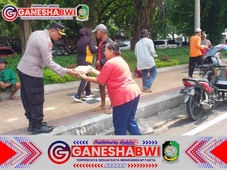 Polresta Banyuwangi Bagikan Nasi Kotak di Jumat Berkah, Bukti Kepedulian kepada Warga