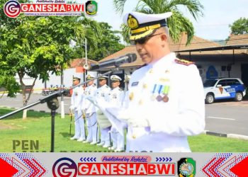 Danlanal Banyuwangi Pimpin Upacara dan Tabur Bunga Peringatan Hari Dharma Samudera 2025