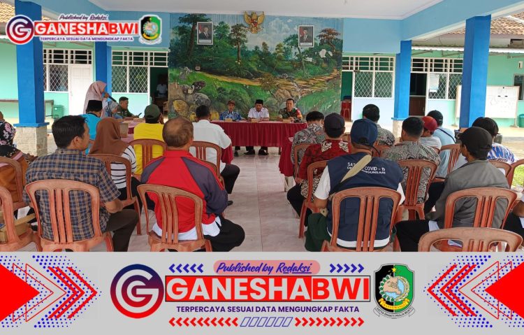 Babinsa Desa Bangunsari Dampingi Musyawarah Desa dan Pengukuhan BUMDes untuk Penguatan Ekonomi Desa