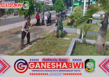 Babinsa Koramil Rogojampi Bersama Warga Gelar Kerja Bakti di Desa Bubuk