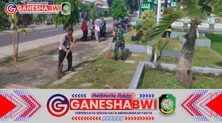 Babinsa Koramil Rogojampi Bersama Warga Gelar Kerja Bakti di Desa Bubuk