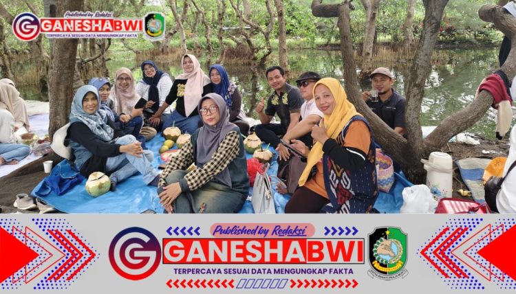 Lentera Sastra Banyuwangi Gelar Ngopi Sastra di Pantai Cacalan, Bahas Program Literasi 2025