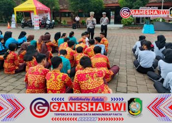 Kanit Lantas Rogojampi Edukasi Siswa SMA Negeri 1 Rogojampi tentang Anti-Kekerasan dan Keselamatan Berlalu Lintas