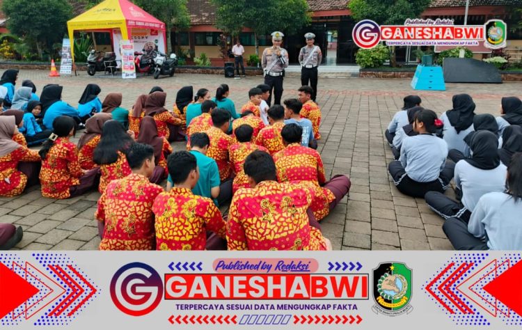 Kanit Lantas Rogojampi Edukasi Siswa SMA Negeri 1 Rogojampi tentang Anti-Kekerasan dan Keselamatan Berlalu Lintas