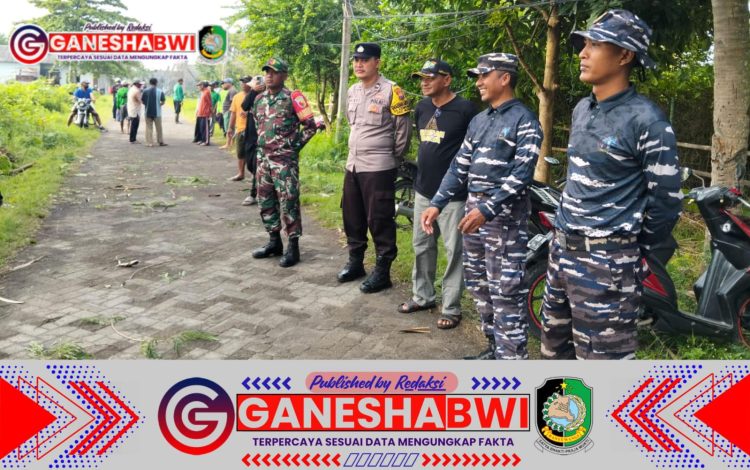 Babinsa Koramil 0825/17 Muncar dan Warga Desa Kumendung Gotong Royong Bersihkan Pantai Sempadan Babinsa Koramil 0825/17 Muncar dan Warga Desa Kumendung Gotong Royong Bersihkan Pantai Sempadan