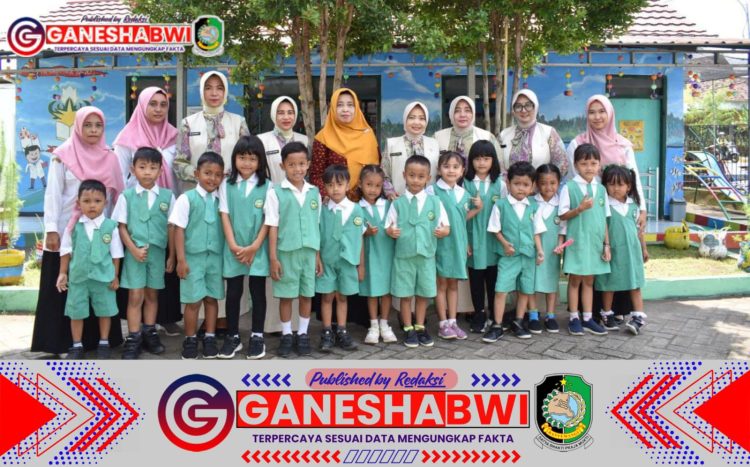 Ketua Yayasan Kartika Jaya Cabang XXXIX Kodim 0825 Banyuwangi Kunjungi TK Kartika IV-76 Genteng Ketua Yayasan Kartika Jaya Cabang XXXIX Kodim 0825 Banyuwangi Kunjungi TK Kartika IV-76 Genteng