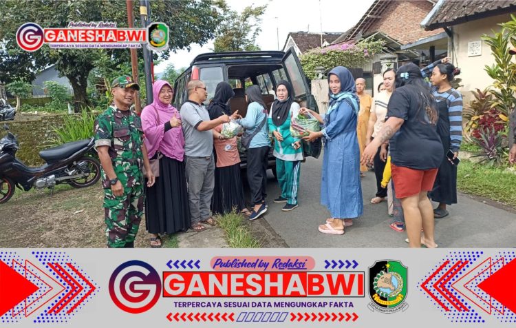 Jumat Berkah, Pemuda Muhammadiyah Kalibaru dan Pemdes Bagikan Sayuran Segar untuk Warga