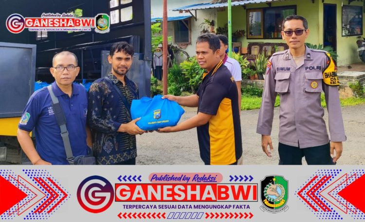 Polresta Banyuwangi Salurkan Paket Sembako untuk Warga dalam Program Banyuwangi Berbagi Polresta Banyuwangi Salurkan Paket Sembako untuk Warga dalam Program Banyuwangi Berbagi