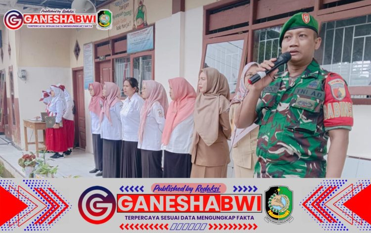 Babinsa Jambewangi Jadi Irup Upacara di SDN 8, Tanamkan Disiplin dan Nasionalisme Sejak Dini