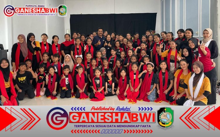 Mak Temuk Kunjungi Desa Dadapan, Generasi Muda Antusias Belajar Tari Gandrung Mak Temuk Kunjungi Desa Dadapan, Generasi Muda Antusias Belajar Tari Gandrung