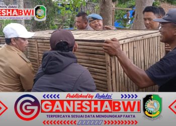 Dukung Ketahanan Pangan, Polsek Singojuruh Serahkan Keramba Ikan kepada Warga