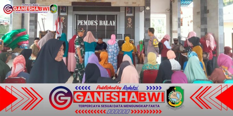 Babinsa dan Bhabinkamtibmas Kawal Penyaluran PKH untuk 681 Keluarga di Desa Balak
