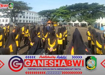 Babinsa Tegalsari Latih Kedisiplinan dan PBB untuk Siswa SMKN 2 Tegalsari